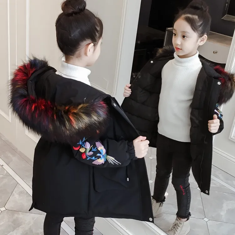 Зимние куртки для девочек; коллекция года; Модное теплое плотное зимнее пальто для девочек; высокое качество; парка с меховым воротником и вышивкой; пальто