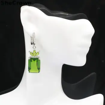 通販 SheCrown エレガントな 18 × 13 ミリメートル作成グリーンペリドットナチュラルキュービッ女性のジュエリーシルバーイヤリング 44x13 ミリメートル