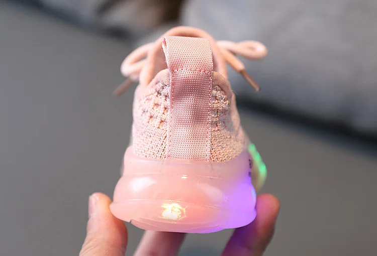 best children's shoes Size 21-30 Children Luminous Shoes Sport Baby Girls Shoes Anti-Slippery Sneakers basket clignotante enfant Shining Sneakers boy sandals fashion