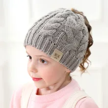 Зимняя шапка с отверстием для хвоста для девочек, теплая детская зимняя шапка, толстая Мягкая вязаная шапка, шапка с дырками, модная теплая не сужающаяся книзу мягкая эластичная шапочка H197