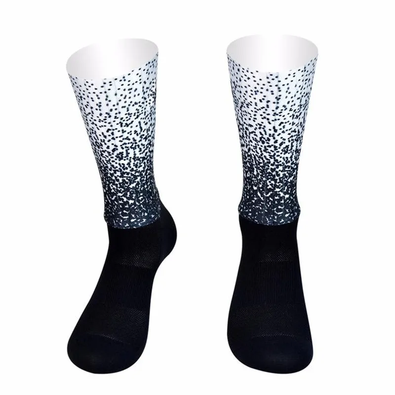 Anti Slip Silicone Seamless Aero Socks New Summer Breathable Cycling Socks Men Women Road Bike Calcetines Ciclismo - Цвет: spotted black white
