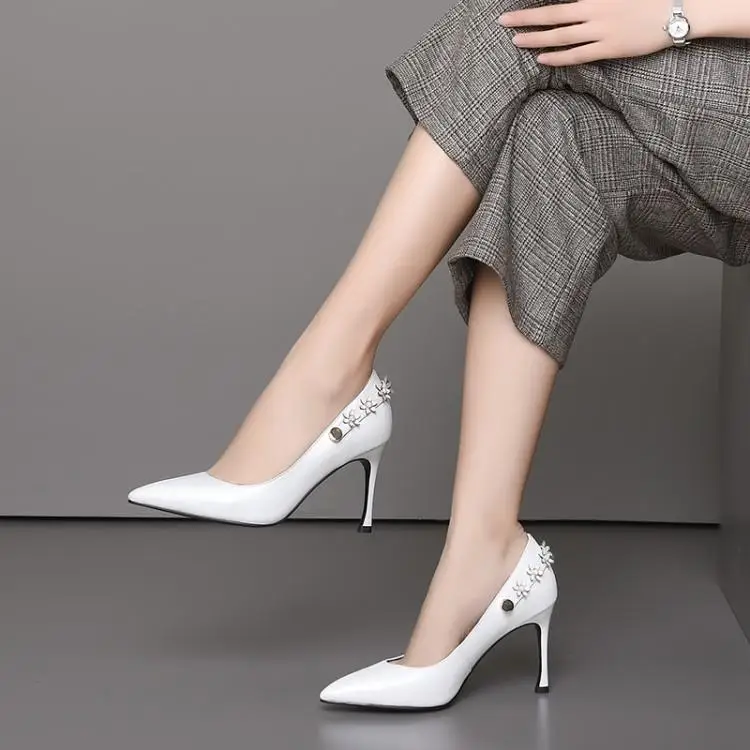 

In summer, pointed high-heeled shoes with thin heels and real leather women's shoes with shallow oral layer leather 8.5cm