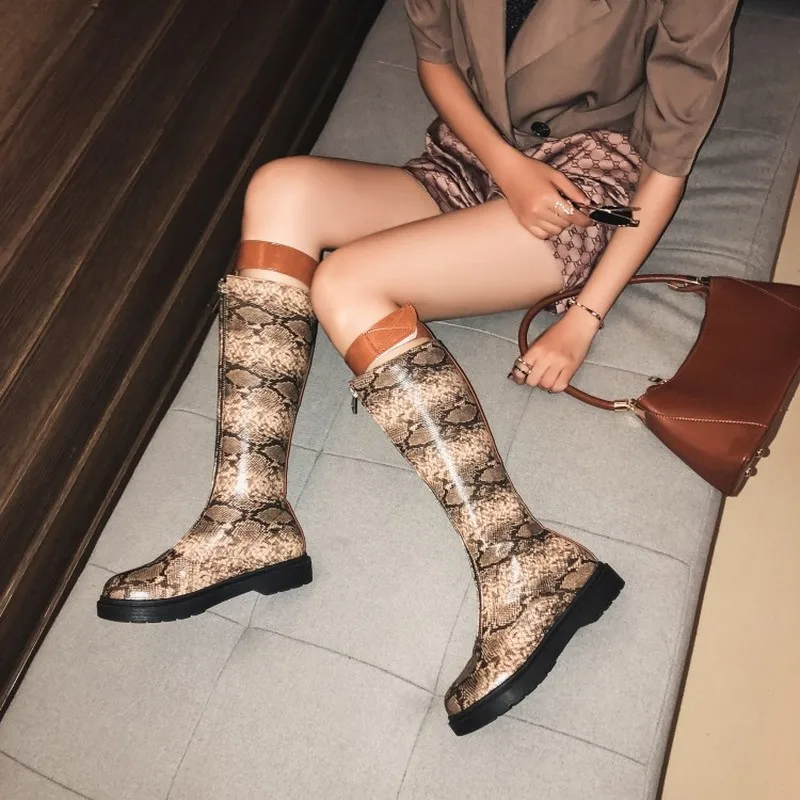 

US4-11 Womens Round Toe Python Pattern Knee High Boots Central Zipper Belt Hook Loop Punk Motorcycle Shoes Black 2Colors Plus Sz