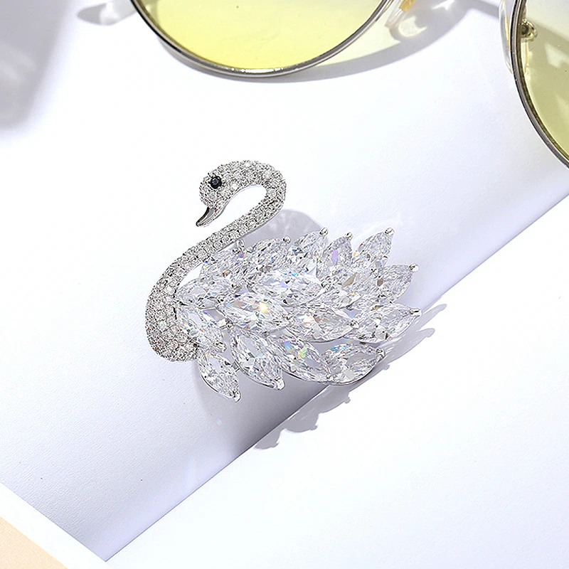 Sparkly White Zircons Swans Brooch Elegant Crystal Rhinestone Silver Gold Brooches Pins Gift for Women Animal Jewelry broche