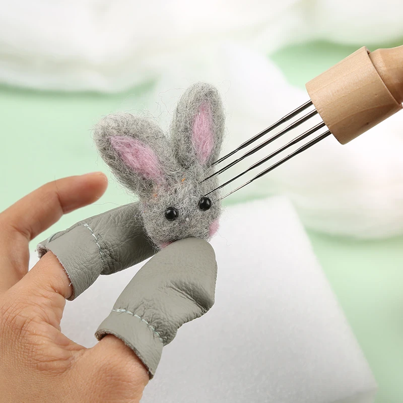 MIUSIE 26 Colors Felting Wool Soft Wool Fibre Roving for Needle Felting and Handcraft DIY Doll Suitable for Women Beginner needle felting wool