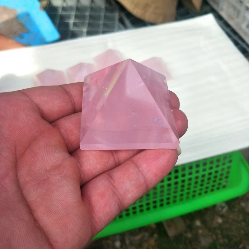 

1pcs 30mm Pyramid Gemstone Natural Stone Crystal Quartz Healing Point Chakra Home Office Decoration Crafts