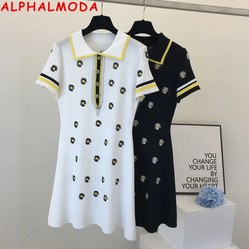 Женское трикотажное платье ALPHALMODA с вышивкой ромашки воротник поло короткими