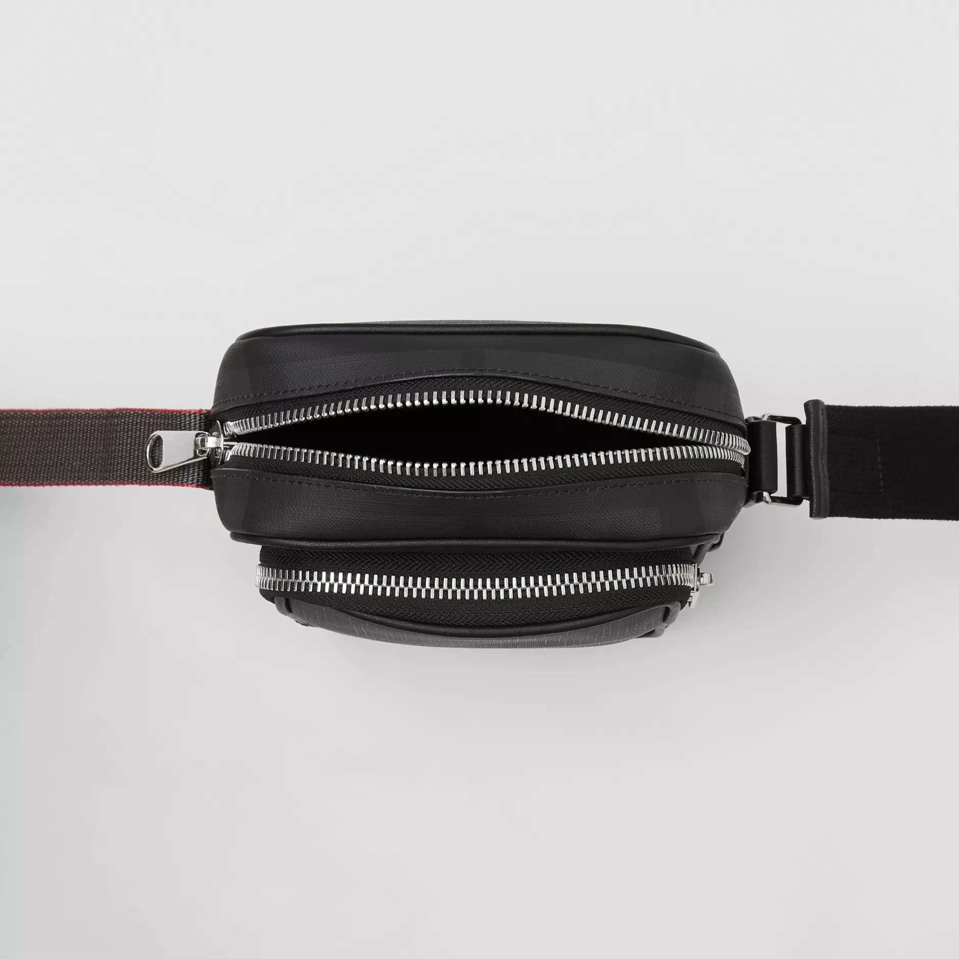 Мужская кожаная сумка-мессенджер в клетку Burberry 80139501 черного цвета