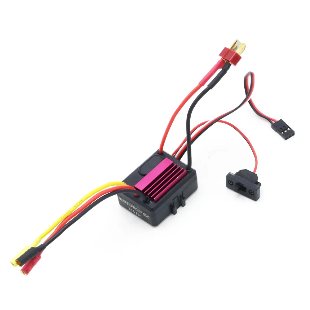 Gros plan sur les bornes de connexion du variateur ESC 35A pour voiture RC, résistant à l'eau et à la poussière.