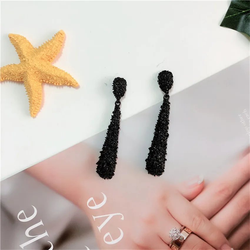 Vintage Long Drop Earrings for Women Statement Earrings Gold Black Color Geometric Metal Earrings Fashion Jewelry