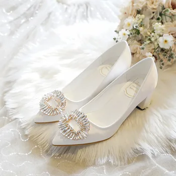 

2020 White Shoes Bride Middle Square Heels Chunky Heel Sample Style Satin Wedding Shoes Spring Women Pumps