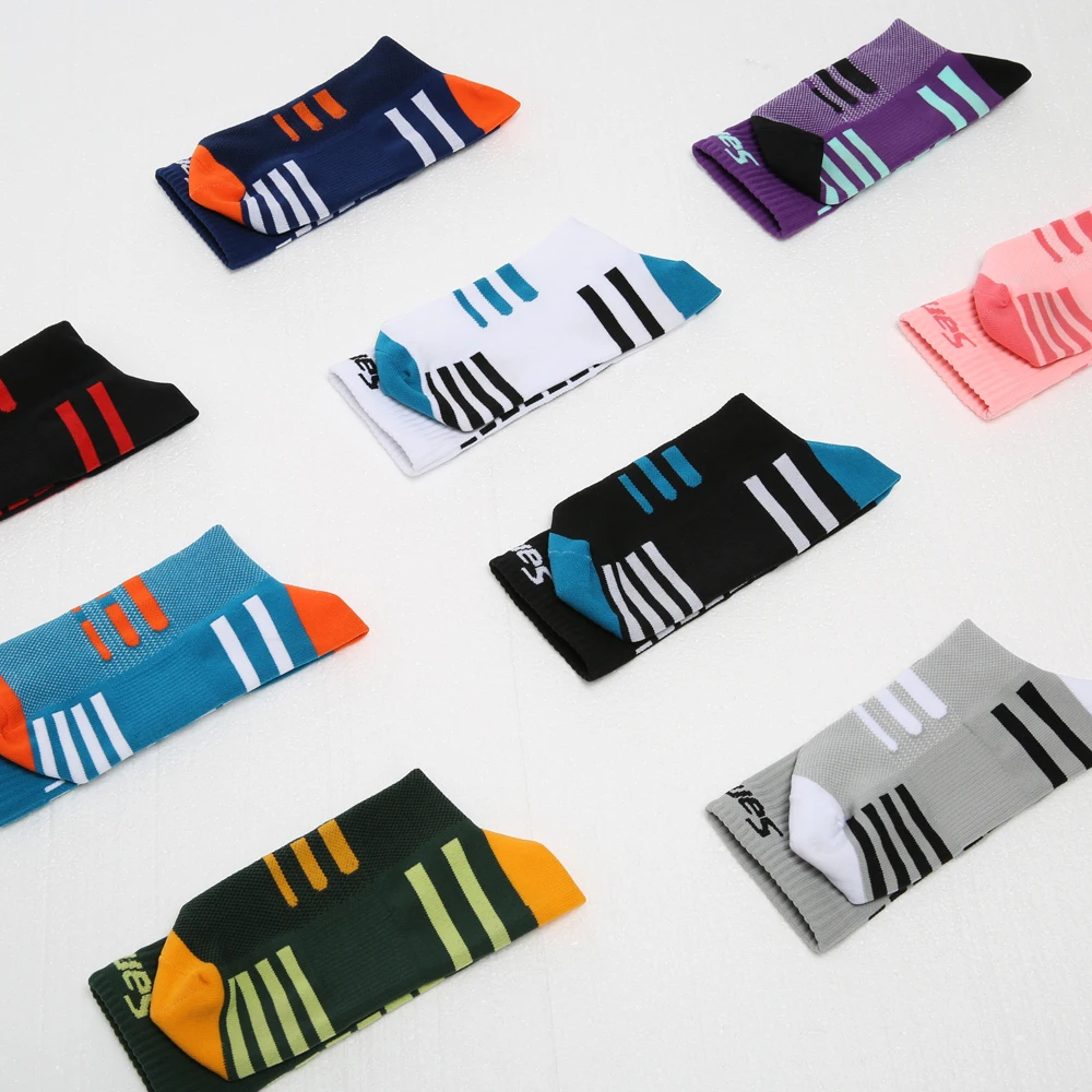 

Santic Cycling Socks Medium and Long Tube Men and Women 2020 Outdoor Marathon Running Compression Socks Sports Socks Multi-color