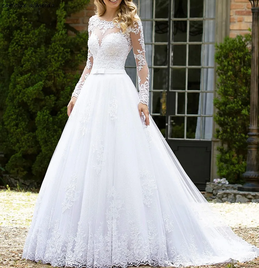 Винтажное белое свадебное платье с длинными рукавами и кружевной аппликацией