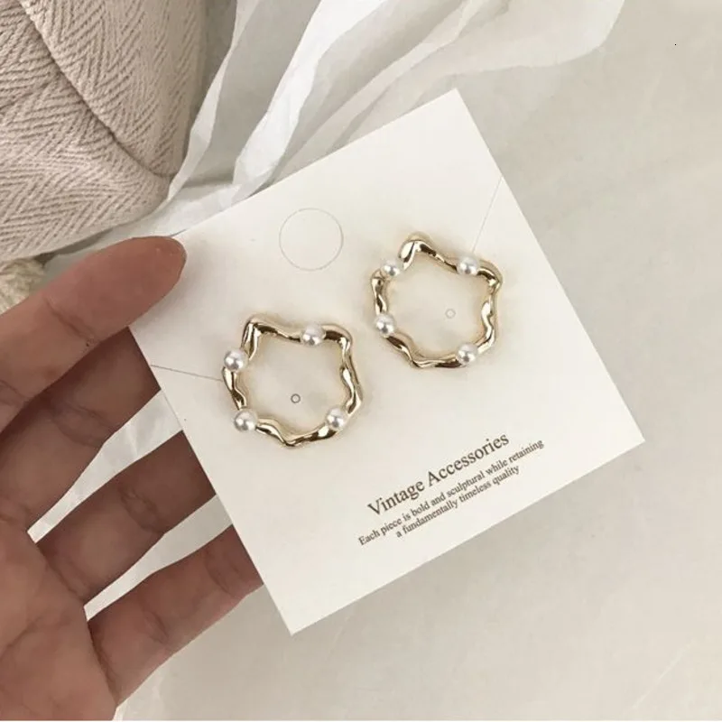 

2019 Irregular Metal Earrings For Women Earrings Small Baroque Pearl Circle Ear Rings Earrings Fashion Europe Nightclub Jewelry