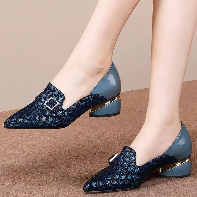 

Middle-aged mother pointed shoes with women's shoes in color matching skin coarse documentary shoes head layer cowhide