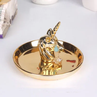 Exquisite Luxury Nordic Ceramic Jewelry Plate Electric Ferry Gold Crafts Gift Watch Home Gold Deer Animal Ornaments Storage Tray - Цвет: 6