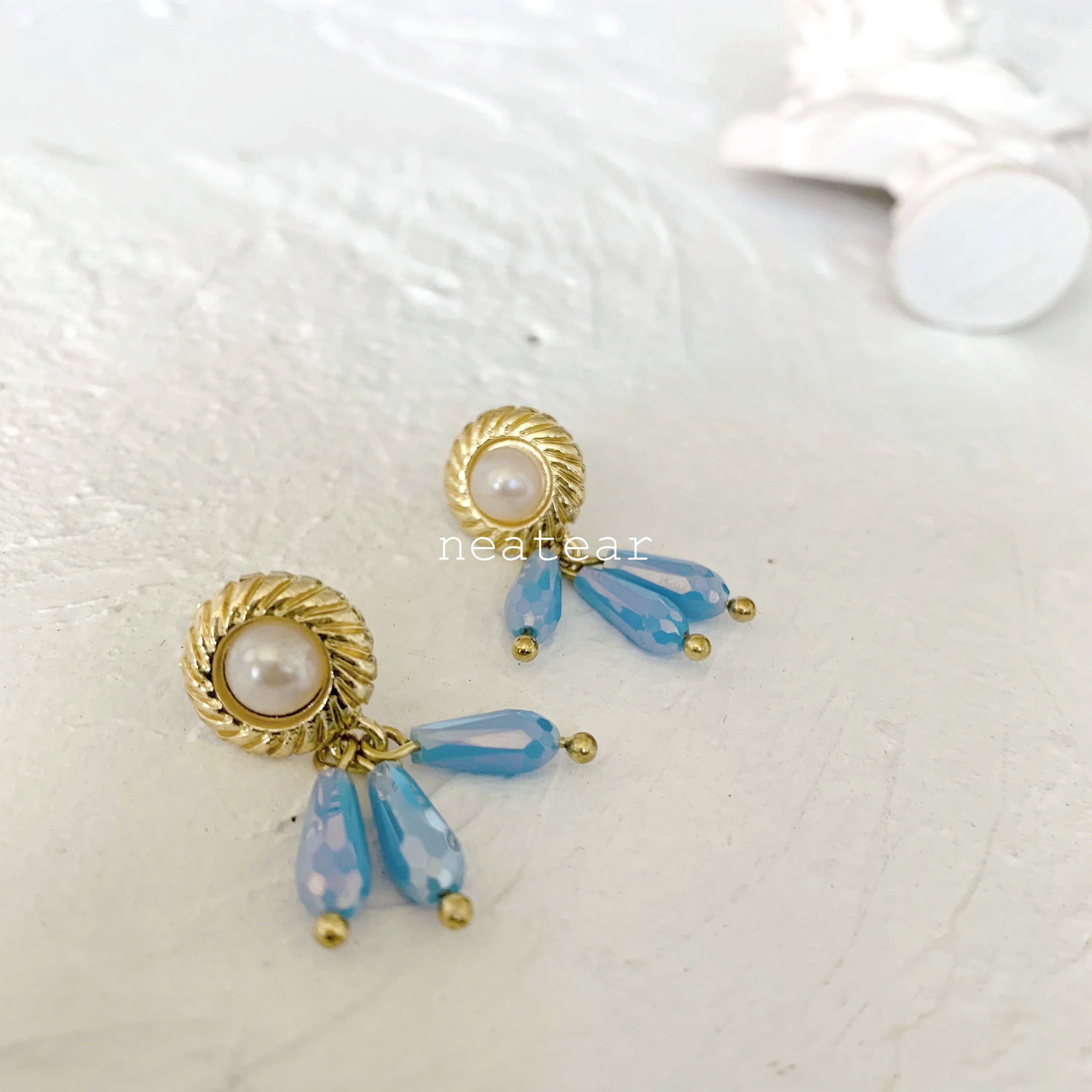 

Neatear 2019 Golden Pearl Designer's Simple Atmospheric Party Elegant Lady's Earrings