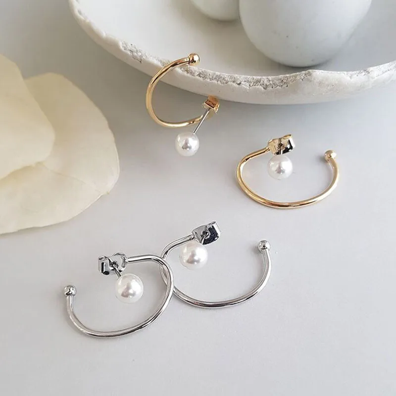 

Korean S925 Silver Gold Hollow Geometric Small C Hook Back Circle Pearl Stud Earrings for Women Fashion Jewelry