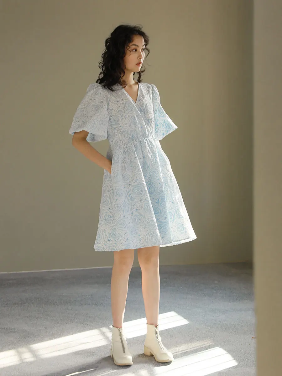 

Embossed V-neck short sleeve princess dress design in summer D1669