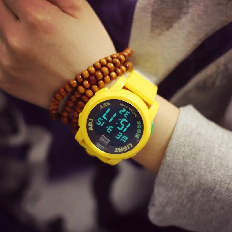 

Sunny Sporty Couple Watch All Prayers with Auto Date Direction Showing Precise Time for Man and Woman with World Times Backlight