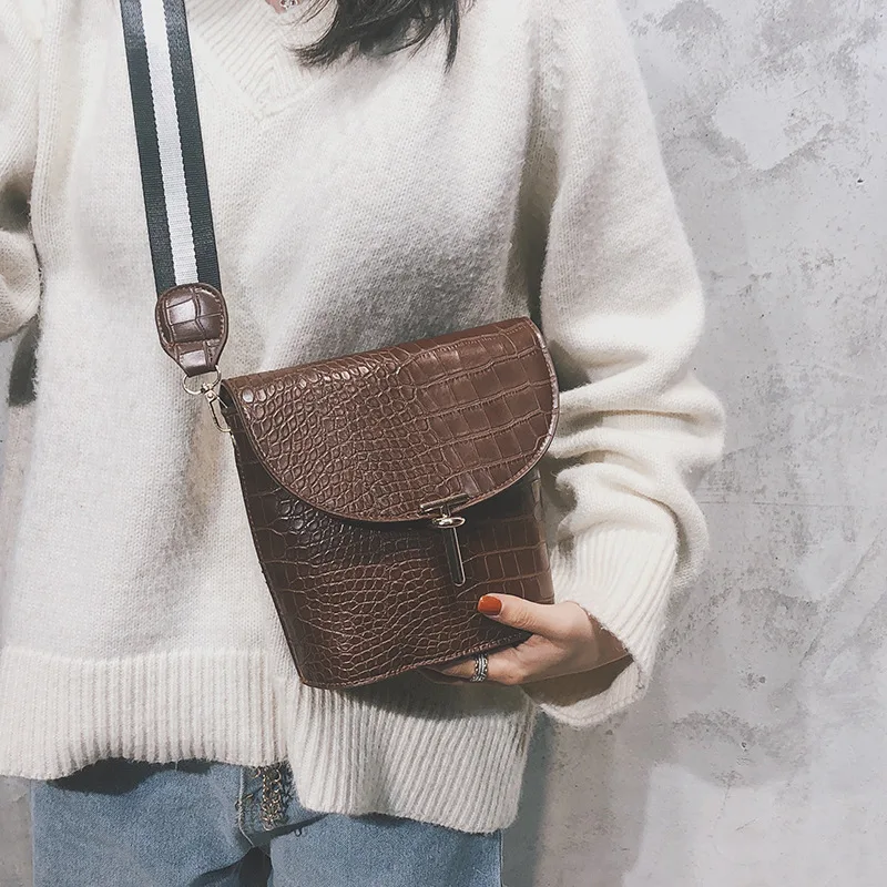 

2019 New Style Korean-style WOMEN'S Bag Crocodile Pattern Release Buckle Phone Bag Versatile Fashion Wide Strap Shoulder Square