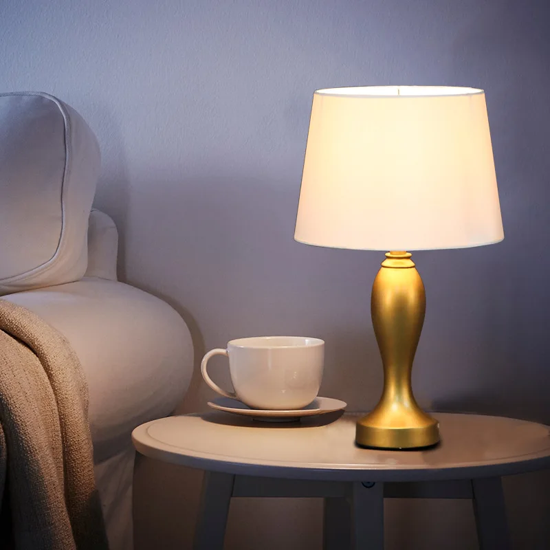 

New Chinese Style Scandinavian Minimalist Bedroom Decorative Table Lamp Fabric Shade Bedside Lamp European Style Table Lamp Hote