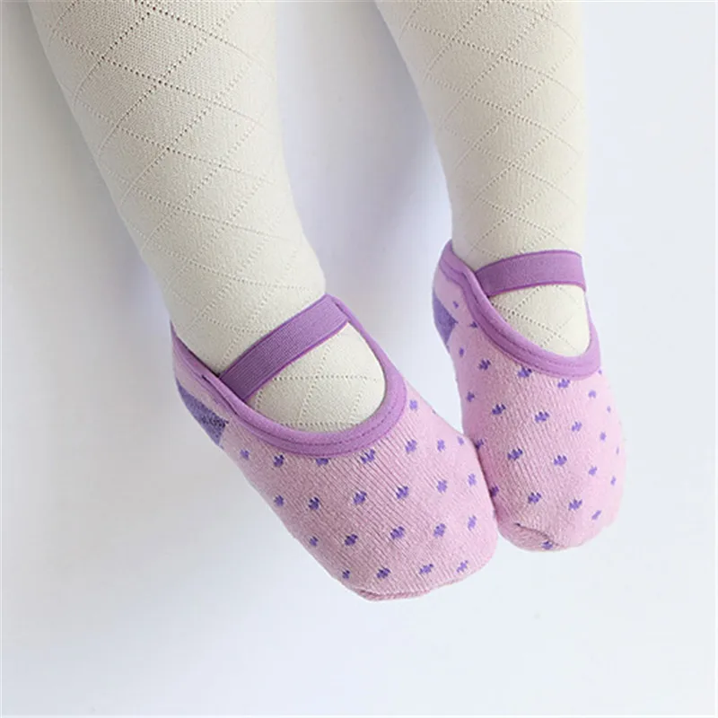 Модные детские носки-тапочки для девочек и мальчиков, милые Нескользящие хлопковые эластичные носки с рисунками для малышей Обувь для новорожденных - Цвет: 10DotPu