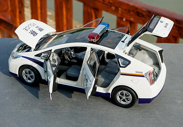 Авторизованный завод литья под давлением 1:18 Toyota Prius hybrid policer модели автомобилей в подарок, коллекция