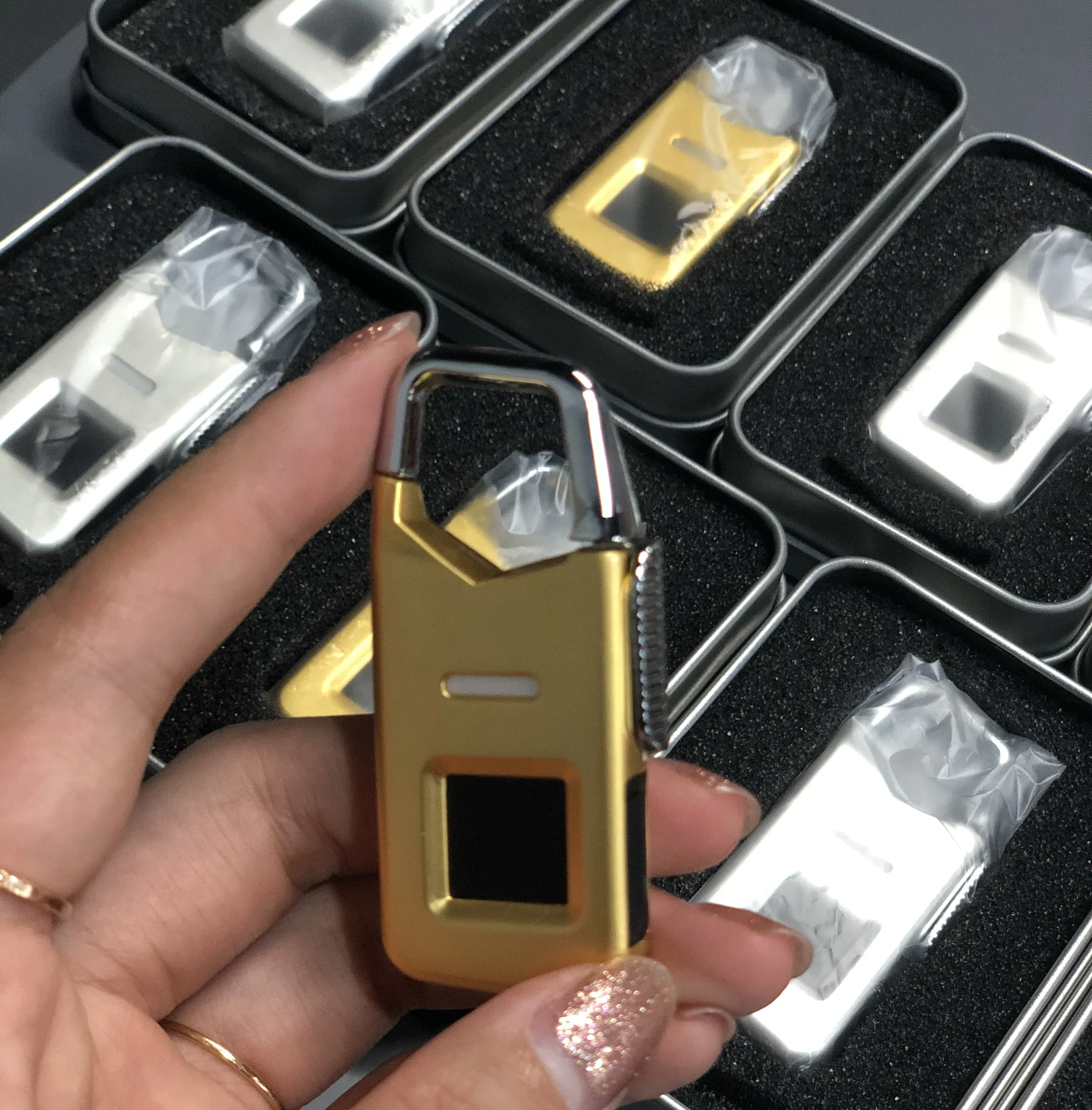 

Fast Identification of Fine Fingerprint Padlock Can Accommodate 30 Fingerprint All-metal Fuselage