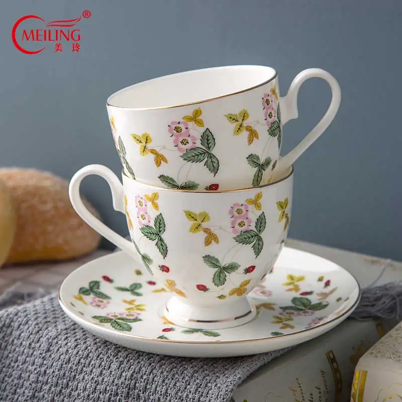 

Fresh Style Fine Bone China Coffee Tea Cup With Saucer Strawberry Flowers Home Decor Teacup Set Beauty Gift For Mother Girl Boss