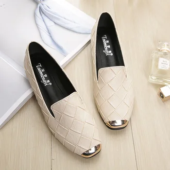 

2020 Spring Autumn New Women's Fashion Wild Metal Square Head Imitation Lattice Soft Bottom Comfortable Weaving Lazy Flat Shoes
