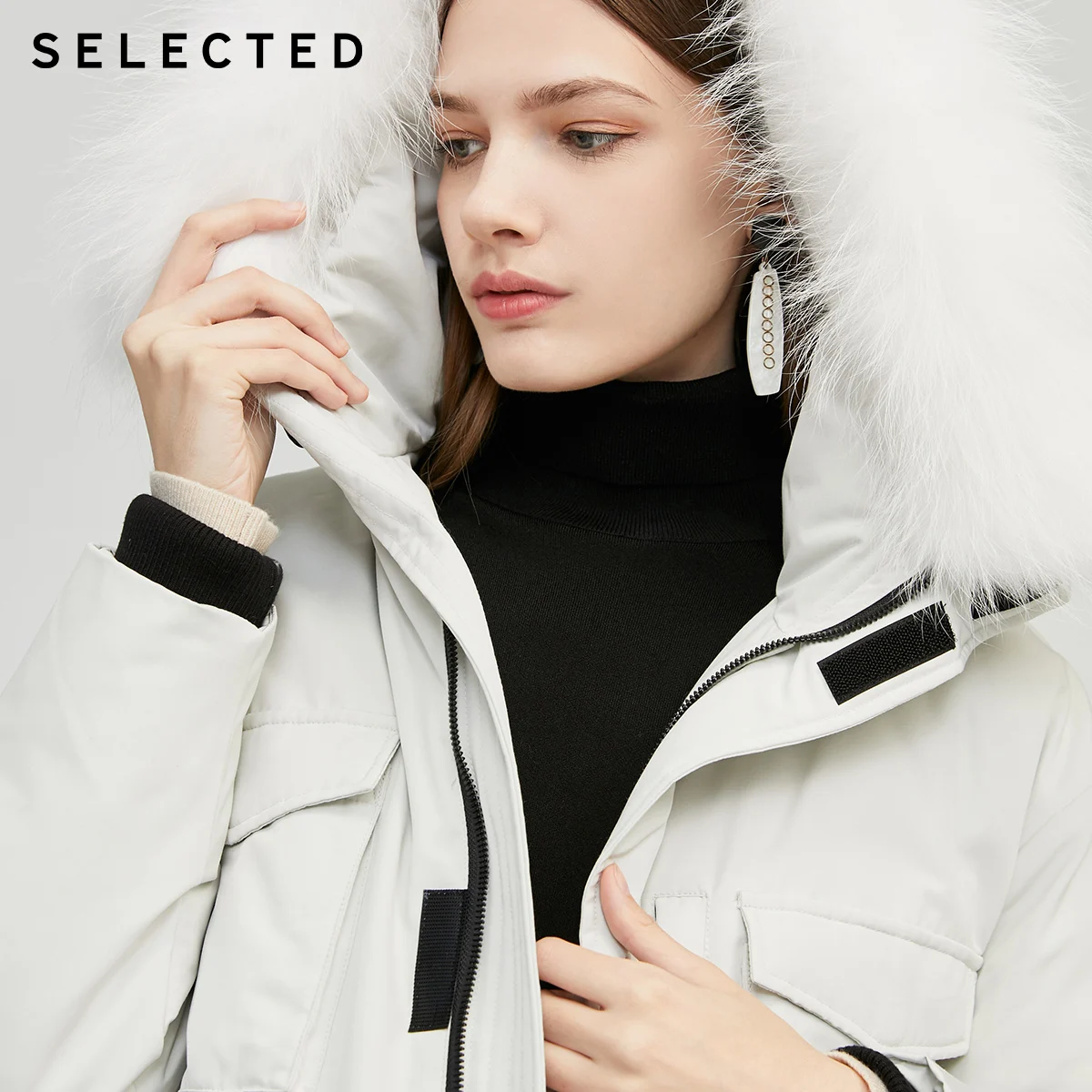 Отборная Женская куртка свободного кроя средней длины с капюшоном из меха енота | 419412527