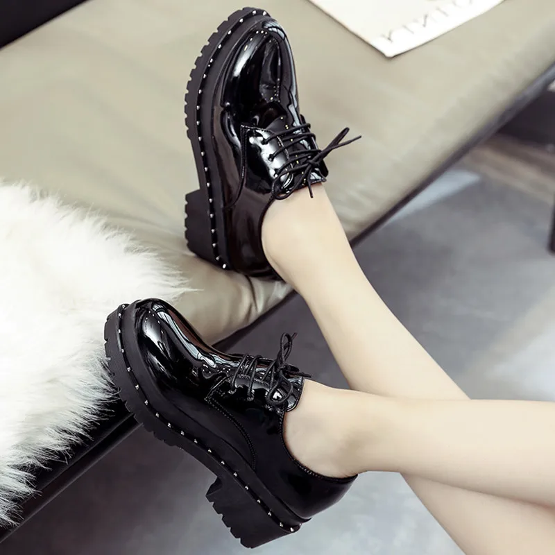 

2018 new style British riveted small shoes female students Korean version the loafer shoes womens shoes European American style