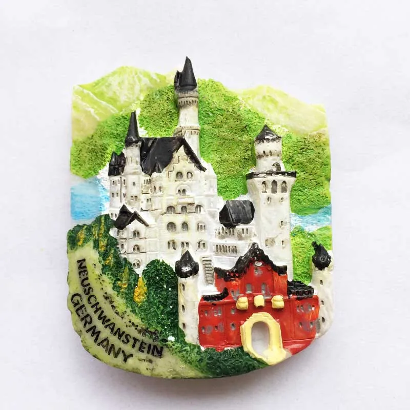 Souvenir Deutschland Germany * Magnet Schloss Neuschwanstein Polyresin 