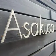 Дешевые индивидуальные 3D из нержавеющей стали твердая вырезанная буква Знак Лазерная вырезанная буква Стенд от стены