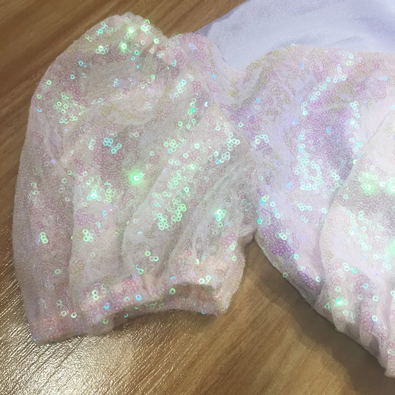 Сексуальное коктейльное мини-платье с v-образным вырезом и короткими рукавами на молнии сзади