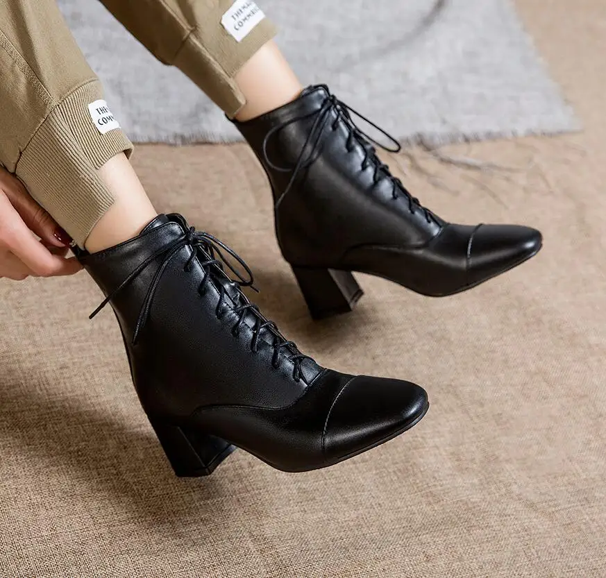 Женская обувь; туфли-лодочки; кожаные ботинки на шнуровке с круглым носком; Женская обувь в римском стиле; зимние ботинки; Цвет черный, белый; ; k435 - Цвет: Черный