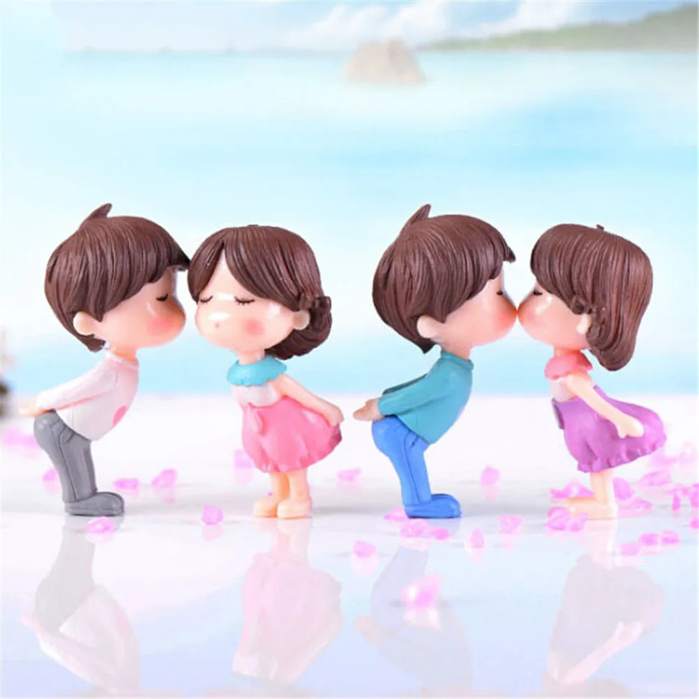 Fashion DIY Micro Landscape 2pcs Kiss Couple Miniatures For Fairy Garden Gnomes Moss Terrariums Decoration