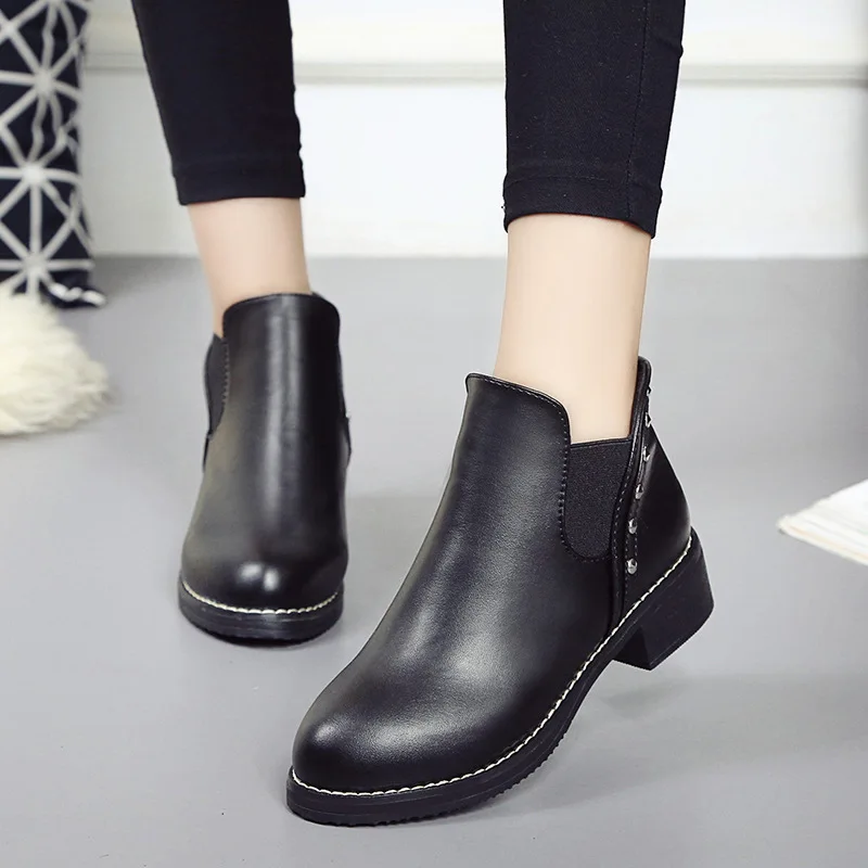 

England Spring/Autumn New Women Shoes Martin Boots Ankle Fashion Rivet Shoes Woman Round Toe Slip-On Shallow Plus Size 35-40