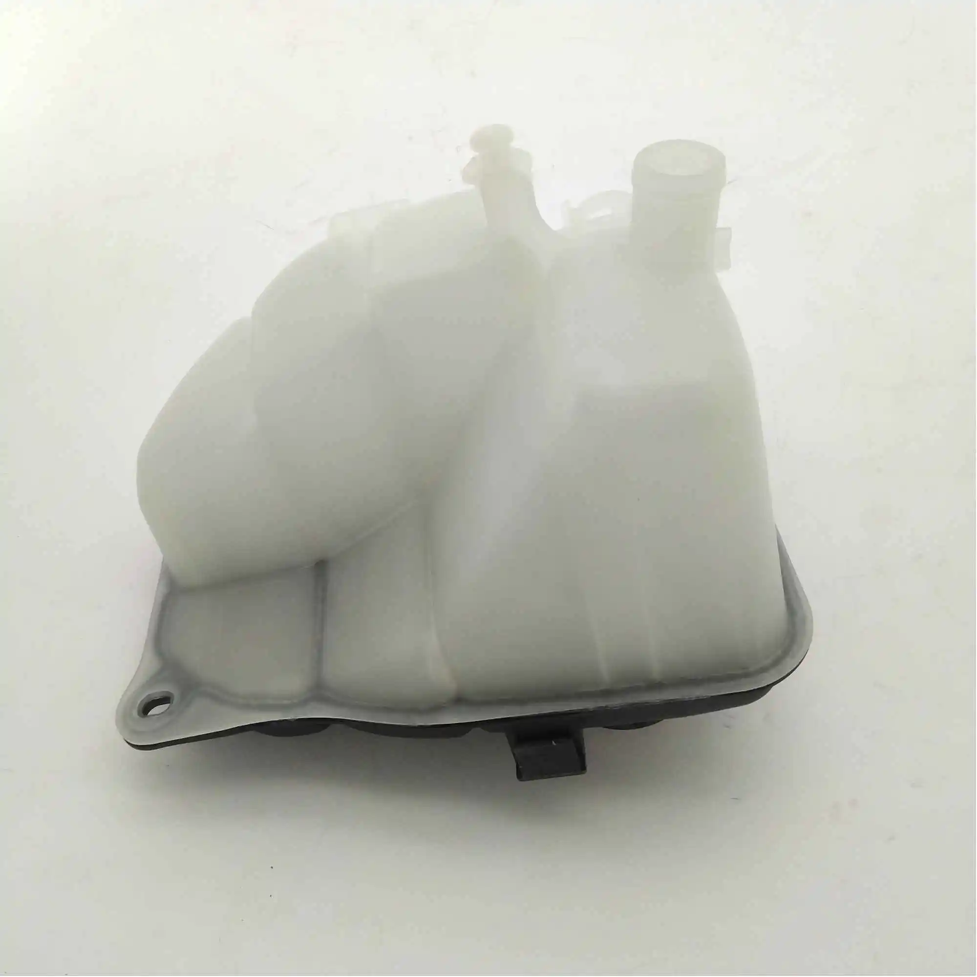 2035000049 FOR Car Water bottle Expansion kettle Liquid storage tank for Class C W203 C220 C280 FOR Mercedes-benz C300