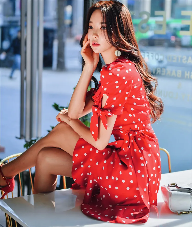 Dabuwawa Vintage Dot Print Ruffle Dress Women Sexy Ruffle Neck Split Hem Bow Sleeve Asymmetrical Sashes Dress Female DT1BDR006