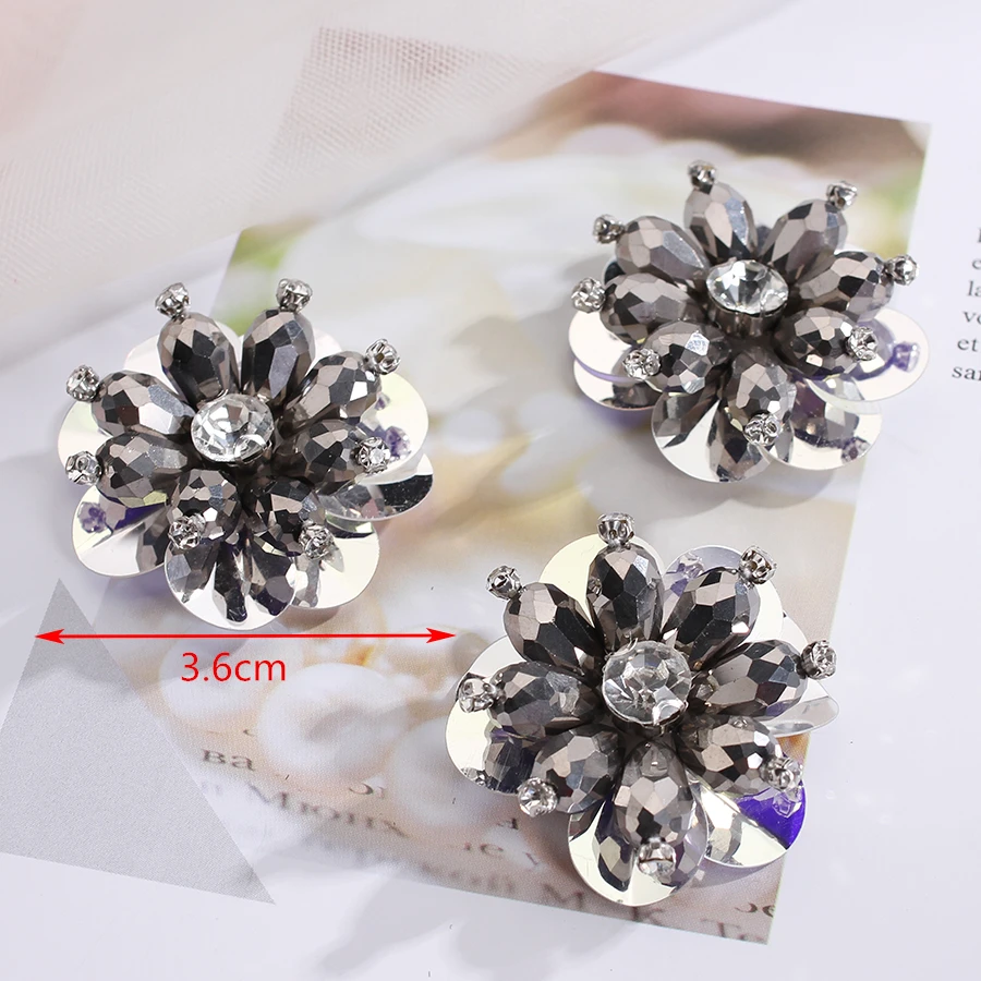 JEGOYER 4Pcs Shiny Rhinestone Buttons, Crystal Applique Embellishments in  Clothes DIY Jewelry Decoration, for Crafts Wedding Party Bouquet Sew on