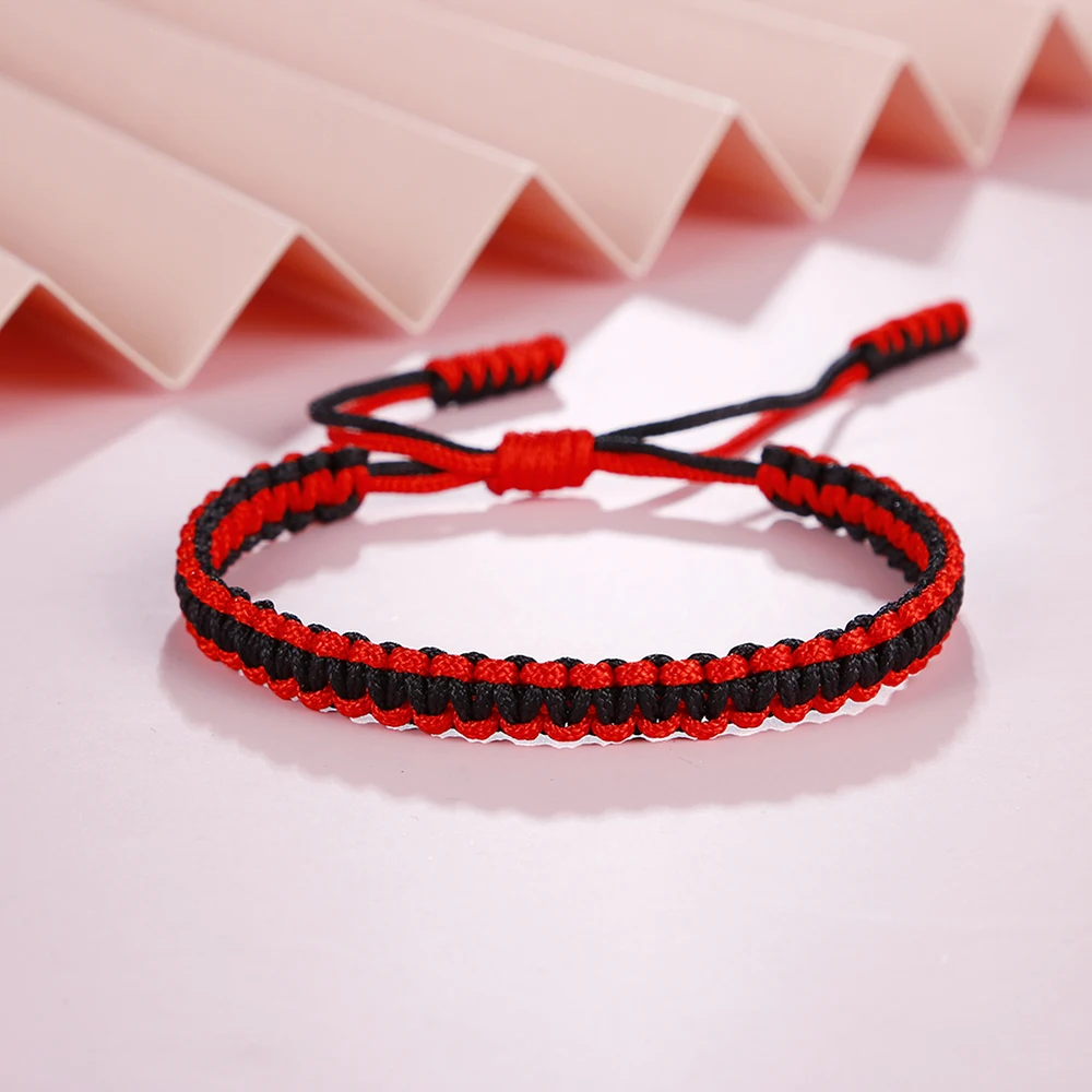 pulsera de la suerte con cabeza de buda tejida a mano con hilo rojo