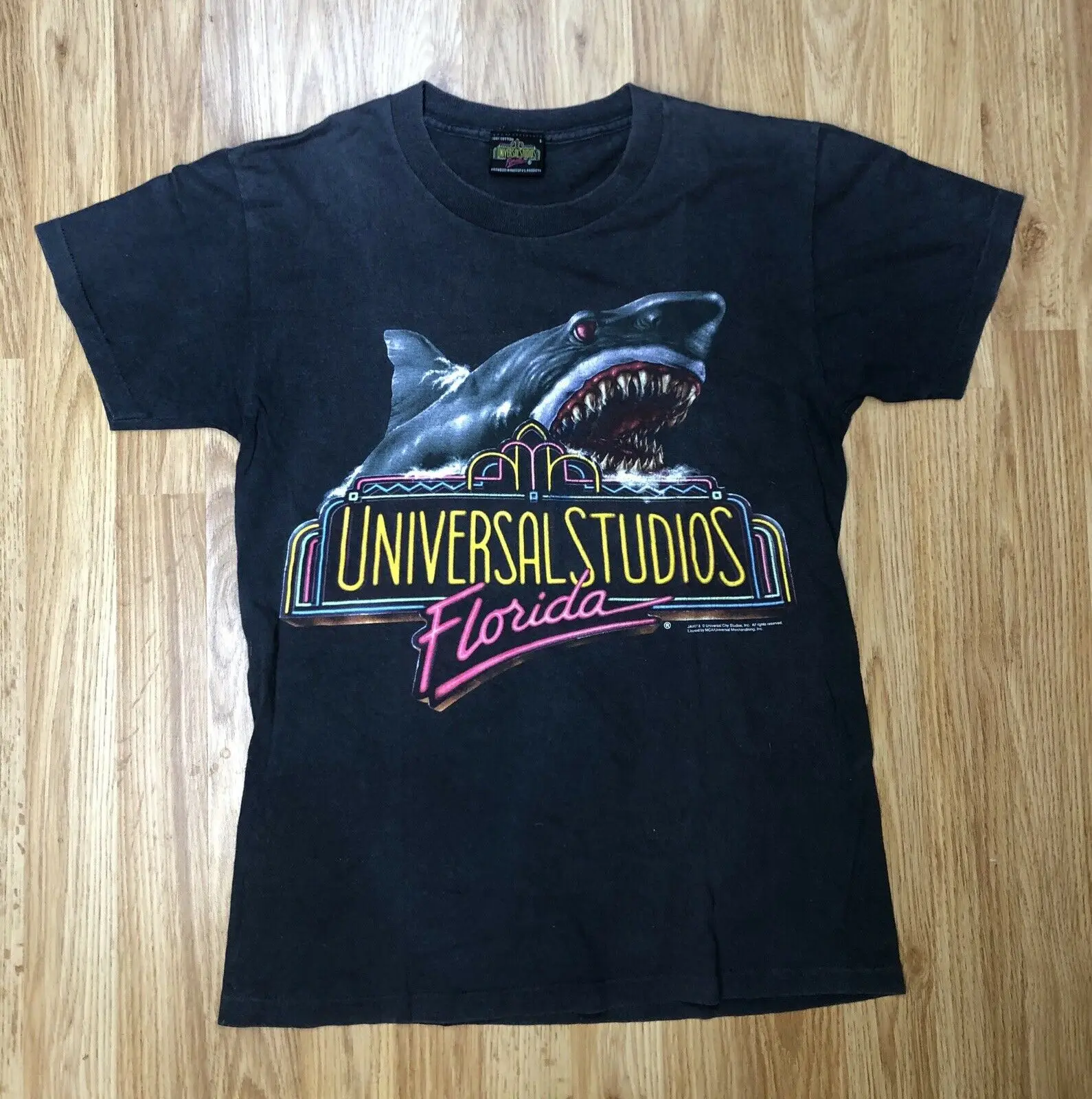 

Rare Vintage Universal Studios 70's 80's Jaws Tee Shirt Single Stitched Size Sm