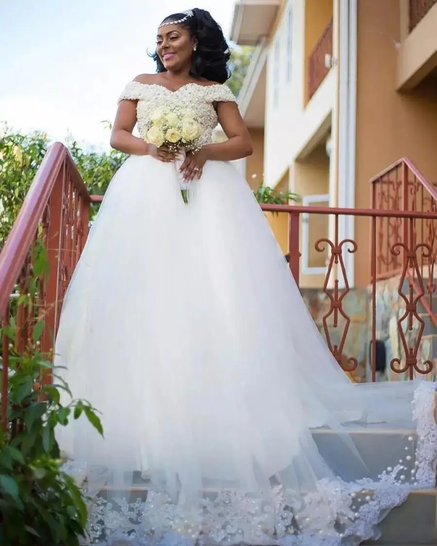 

Off Shoulder Heavy Pearls Wedding Dresses Short Sleeves Sweep Train with Rhinestones A line Plus Size African Bridal Gowns 2020
