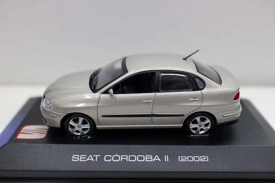 Iх O 1:43 SEAT CORDOBA II 2002 бутик сплава игрушки для детей Детские игрушки модель подарок оригинальная коробка