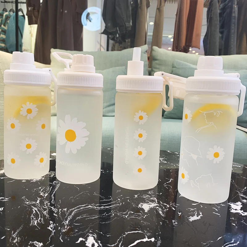 https://ae01.alicdn.com/kf/H21907ba5b907482d9b28accc1a4349efe/500m-Cute-Daisy-Plastic-Water-Bottles-with-Straw-Portable-Clear-Frosted-Water-Bottle-for-Students-Drinking.jpg