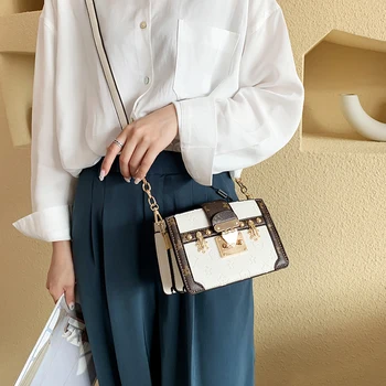 

High-quality Bag Women's Bag New 2020 Wave Korean Version of the Crossbody Bag Retro Lock Chain Single Shoulder Small Flower Bag