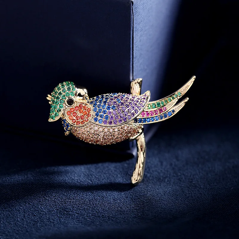 

Multicolor Cubic Zirconia Bird Brooches Pins Korea Fashion Statement Animal Bouttoniere Accessories Luxury Wedding Corsage