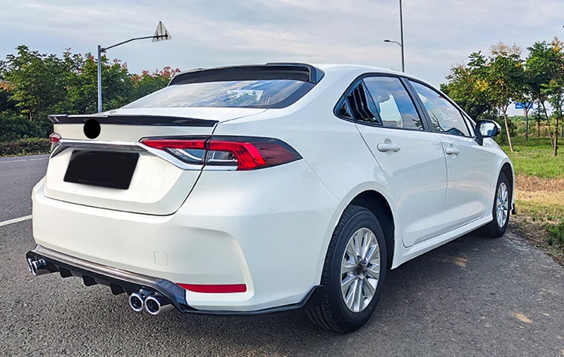Задний спойлер для Toyota Corolla 2020 декоративный глянцевый черный из углеродного